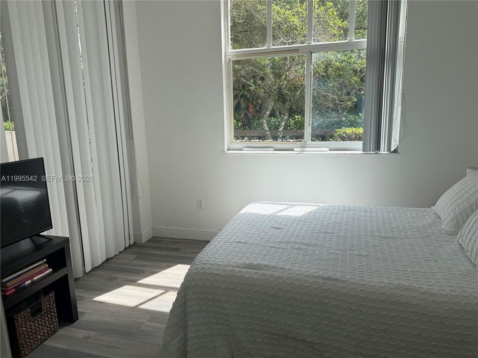 Recently Sold: $355,000 (2 beds, 2 baths, 1130 Square Feet)