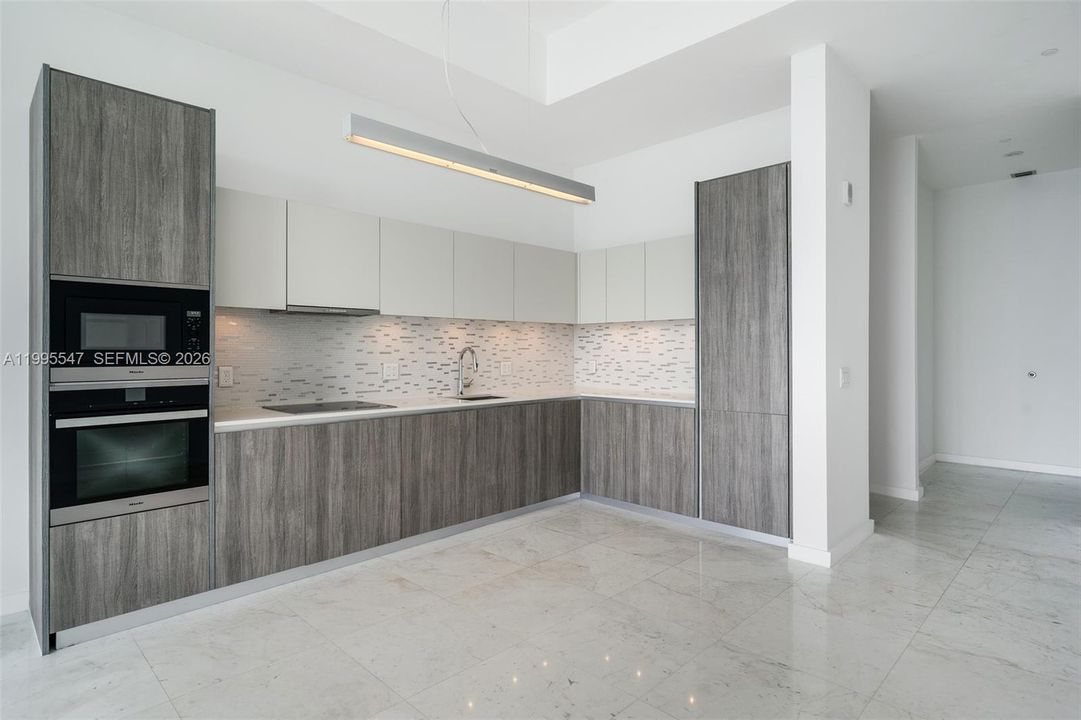 В аренду: $6,400 (2 спален, 2 ванн, 1029 Квадратных фут)