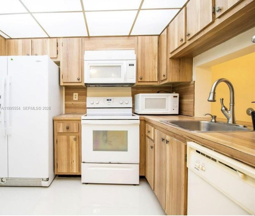 Active With Contract: $200,000 (1 beds, 1 baths, 1100 Square Feet)