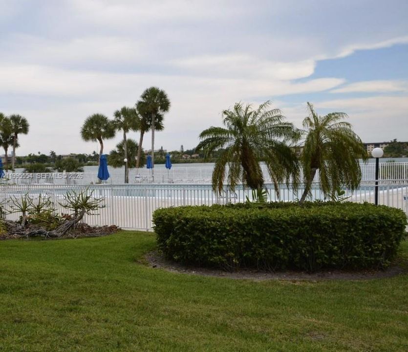 Active With Contract: $200,000 (1 beds, 1 baths, 1100 Square Feet)