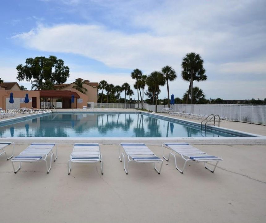 Active With Contract: $200,000 (1 beds, 1 baths, 1100 Square Feet)