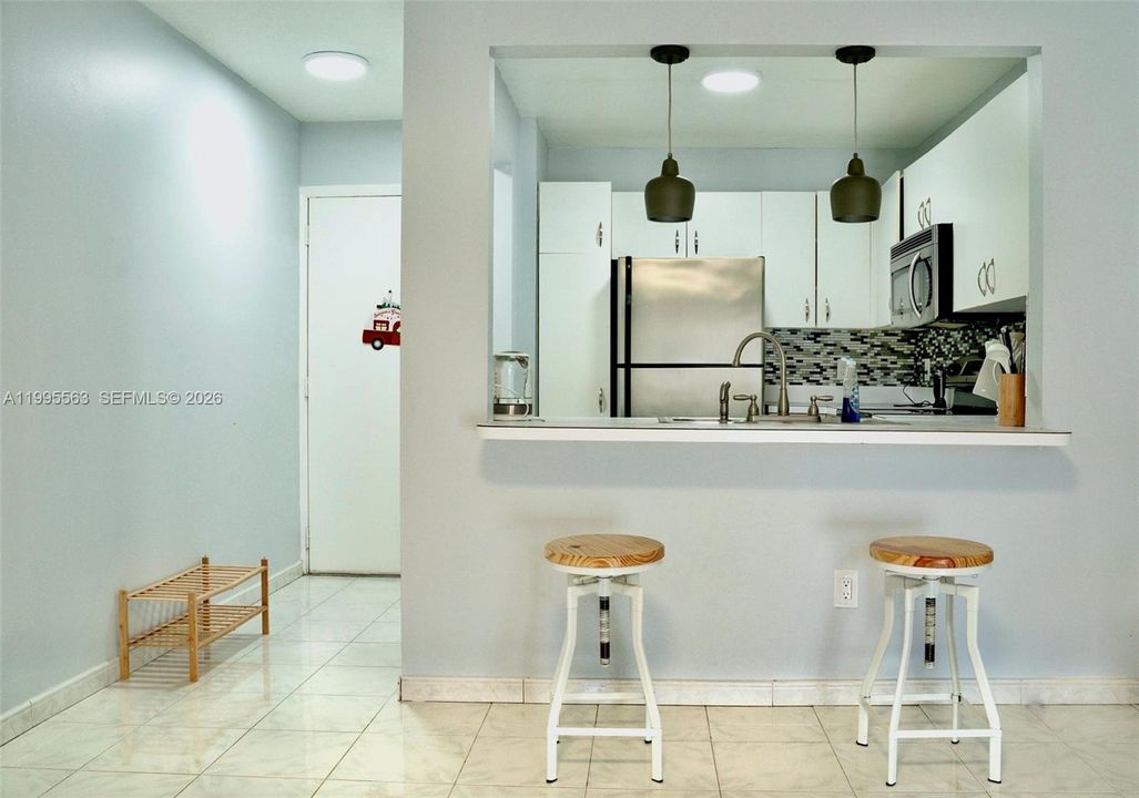 For Rent: $2,100 (2 beds, 2 baths, 1037 Square Feet)