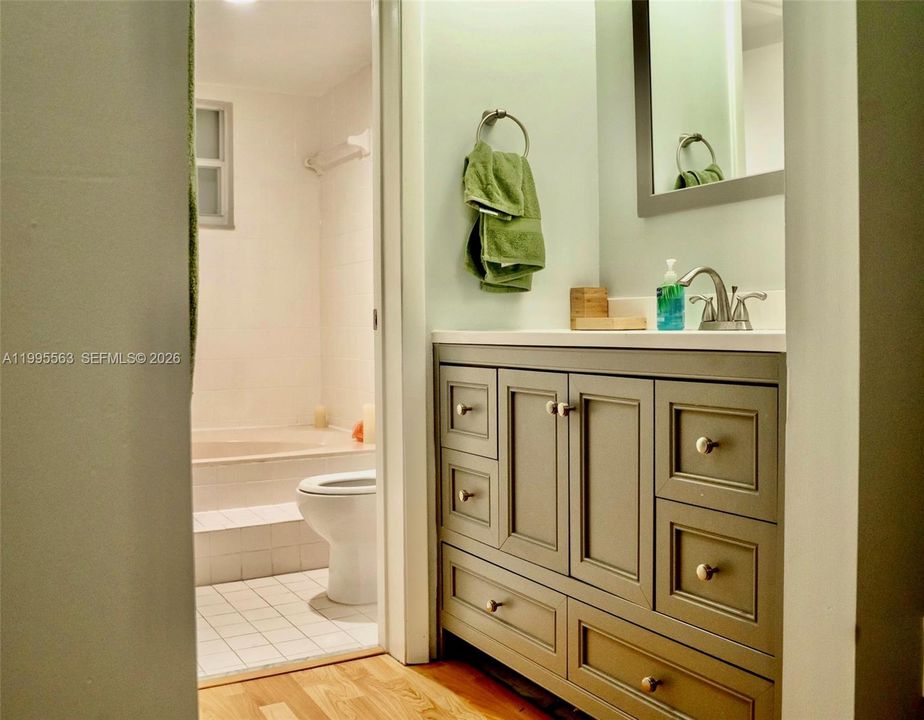 For Rent: $2,100 (2 beds, 2 baths, 1037 Square Feet)