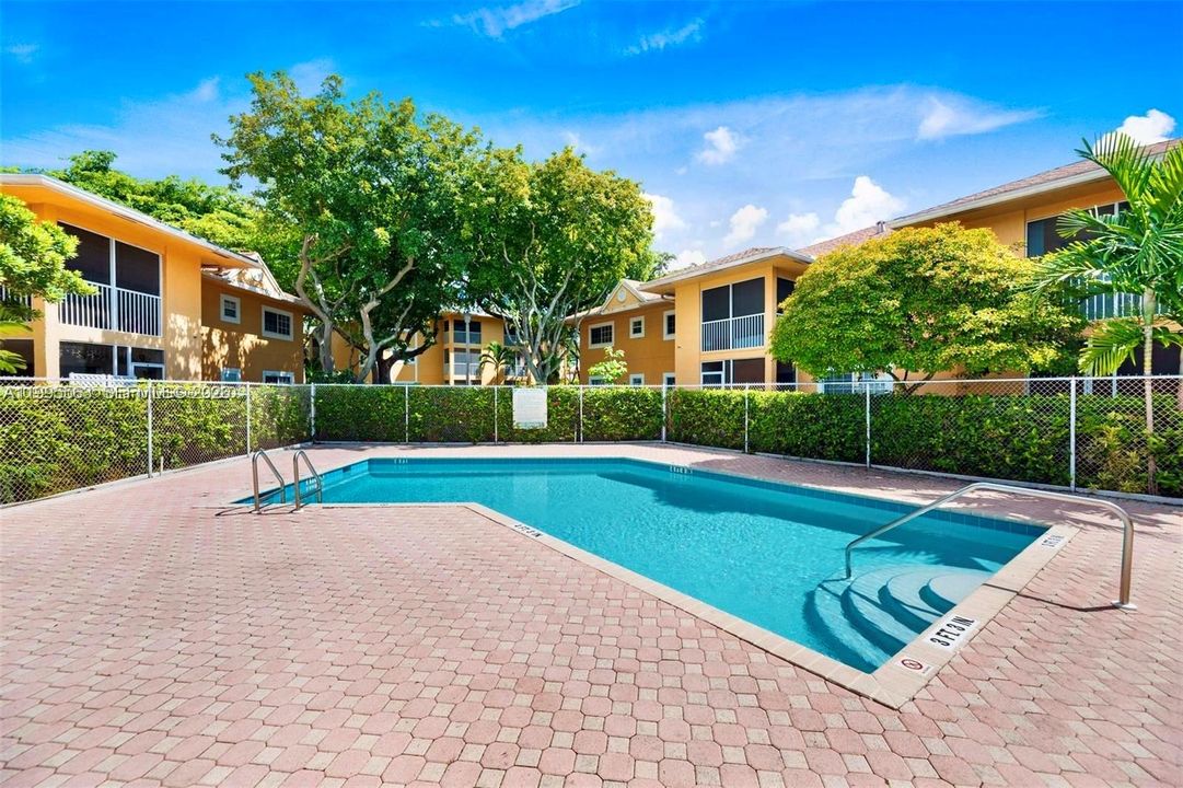 For Rent: $2,100 (2 beds, 2 baths, 1037 Square Feet)