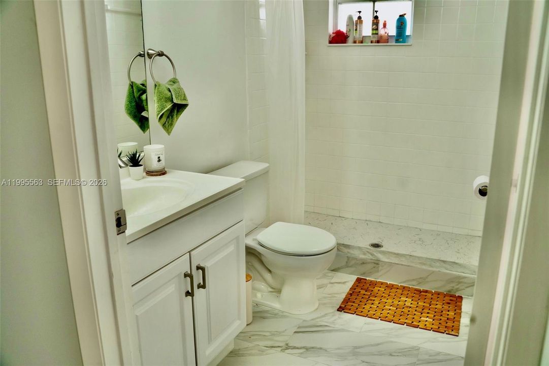 For Rent: $2,100 (2 beds, 2 baths, 1037 Square Feet)