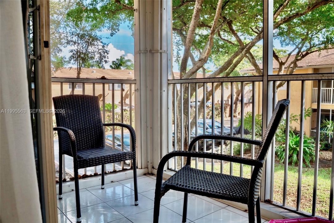 For Rent: $2,100 (2 beds, 2 baths, 1037 Square Feet)