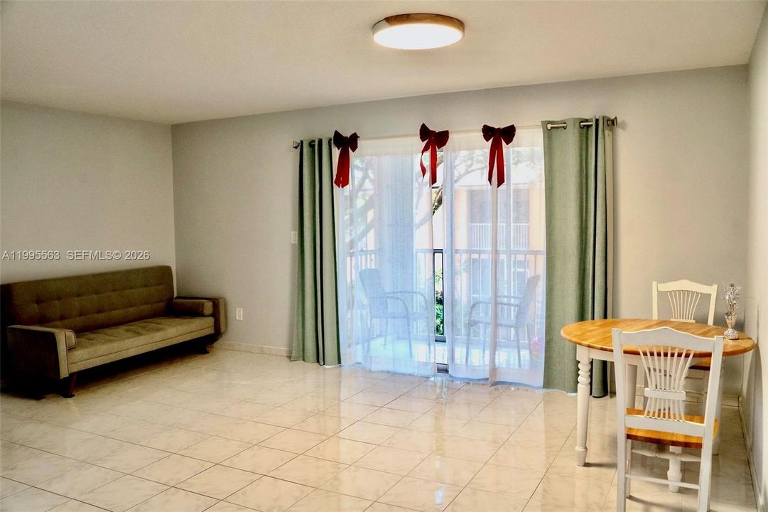For Rent: $2,100 (2 beds, 2 baths, 1037 Square Feet)