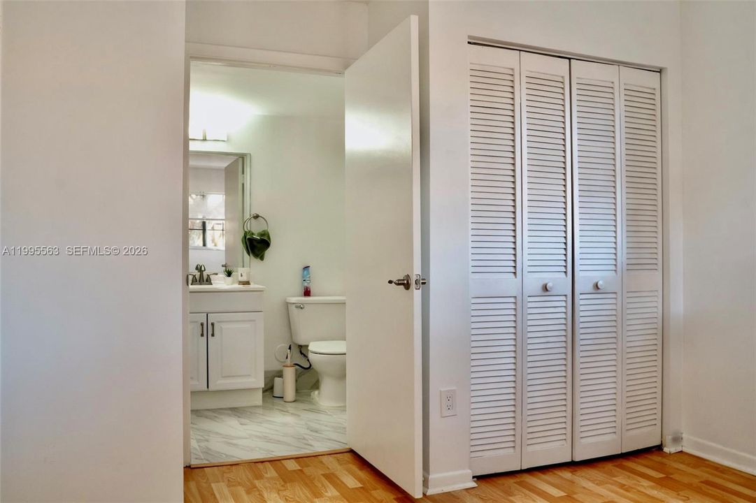 For Rent: $2,100 (2 beds, 2 baths, 1037 Square Feet)