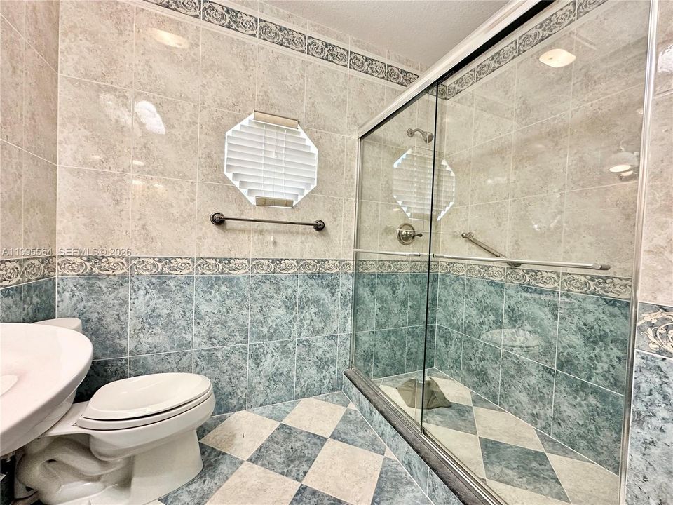 В аренду: $9,000 (5 спален, 4 ванн, 3632 Квадратных фут)