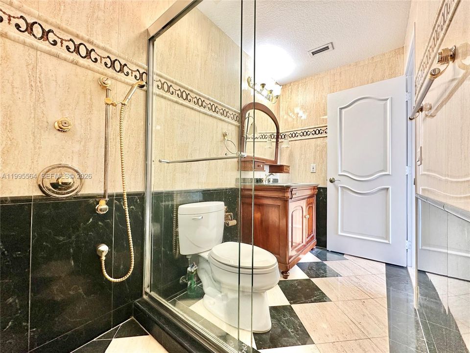 В аренду: $9,000 (5 спален, 4 ванн, 3632 Квадратных фут)