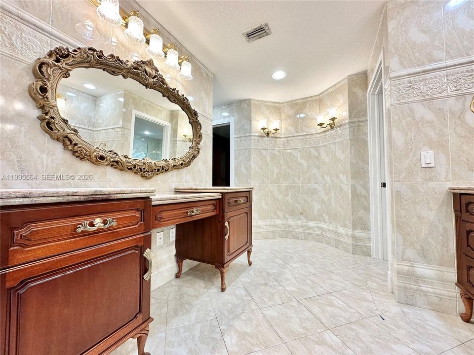 В аренду: $9,000 (5 спален, 4 ванн, 3632 Квадратных фут)