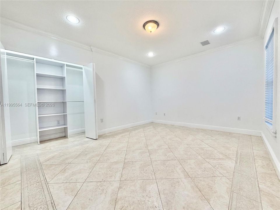 В аренду: $9,000 (5 спален, 4 ванн, 3632 Квадратных фут)