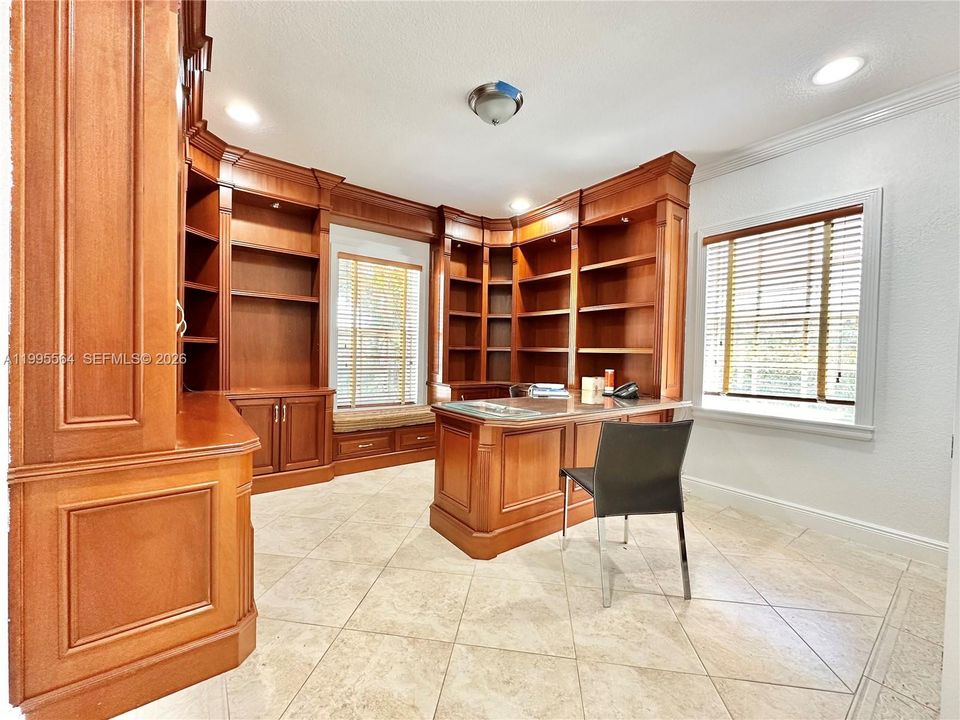 В аренду: $9,000 (5 спален, 4 ванн, 3632 Квадратных фут)