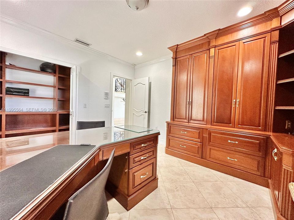 В аренду: $9,000 (5 спален, 4 ванн, 3632 Квадратных фут)