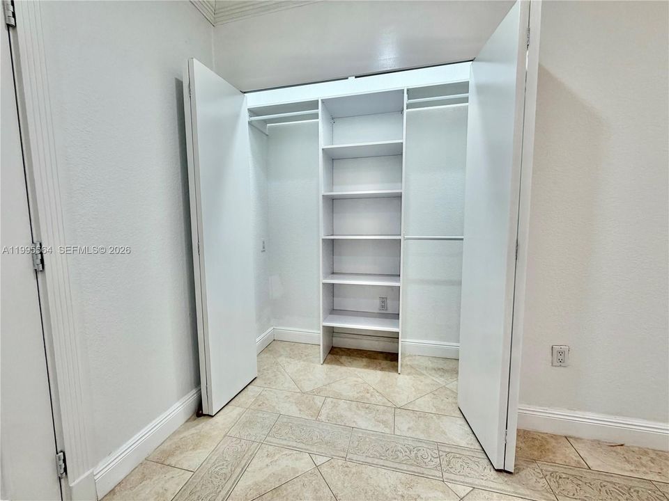 В аренду: $9,000 (5 спален, 4 ванн, 3632 Квадратных фут)