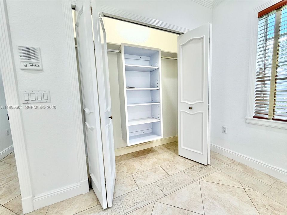 В аренду: $9,000 (5 спален, 4 ванн, 3632 Квадратных фут)