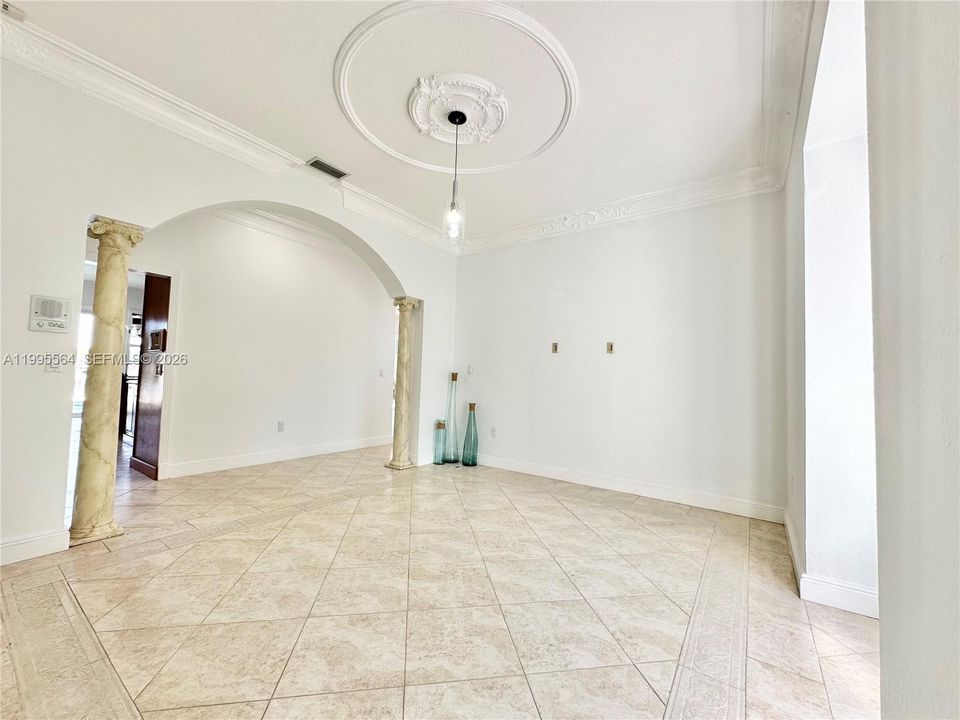 В аренду: $9,000 (5 спален, 4 ванн, 3632 Квадратных фут)