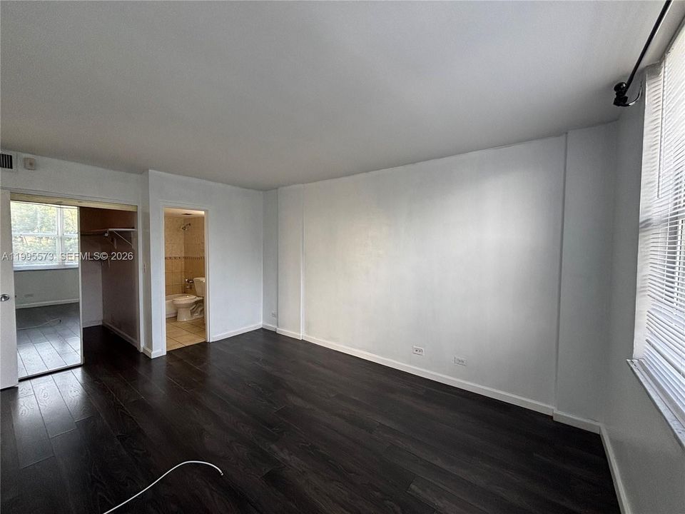 Activo con contrato: $209,000 (2 camas, 2 baños, 1083 Pies cuadrados)