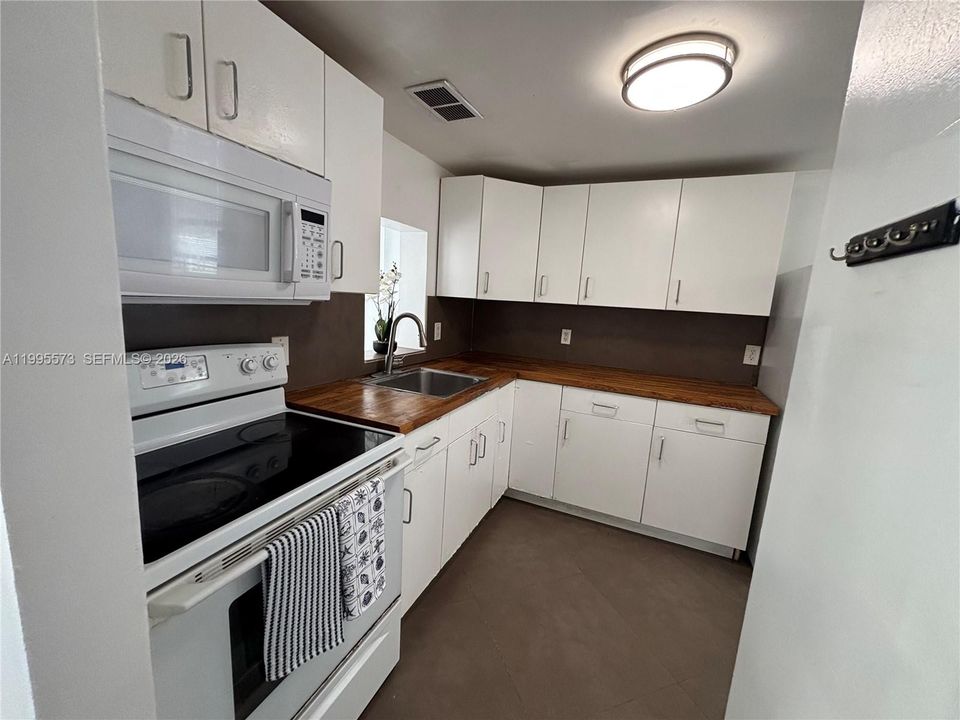 Activo con contrato: $209,000 (2 camas, 2 baños, 1083 Pies cuadrados)