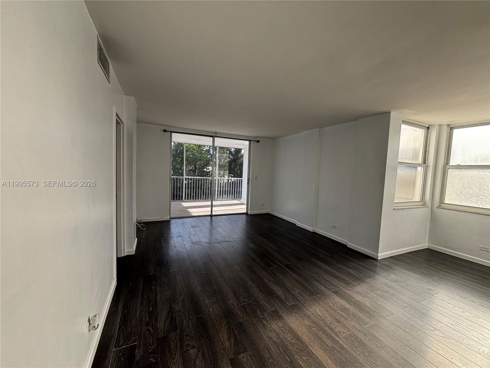 Activo con contrato: $209,000 (2 camas, 2 baños, 1083 Pies cuadrados)