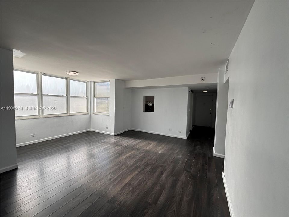 Activo con contrato: $209,000 (2 camas, 2 baños, 1083 Pies cuadrados)