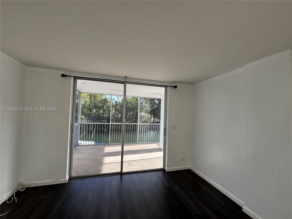 Activo con contrato: $209,000 (2 camas, 2 baños, 1083 Pies cuadrados)