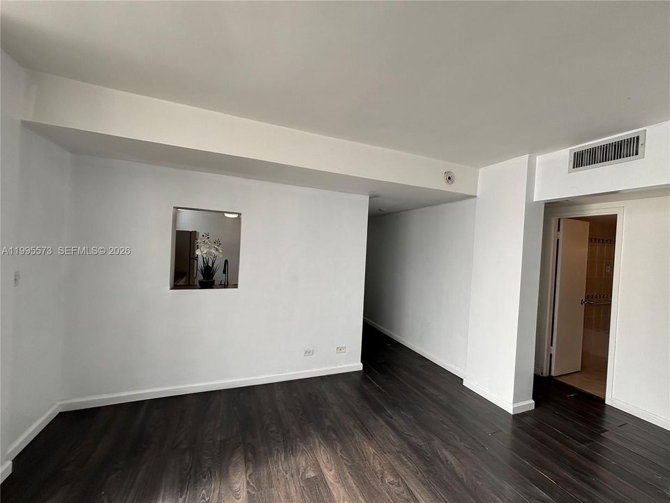 Activo con contrato: $209,000 (2 camas, 2 baños, 1083 Pies cuadrados)