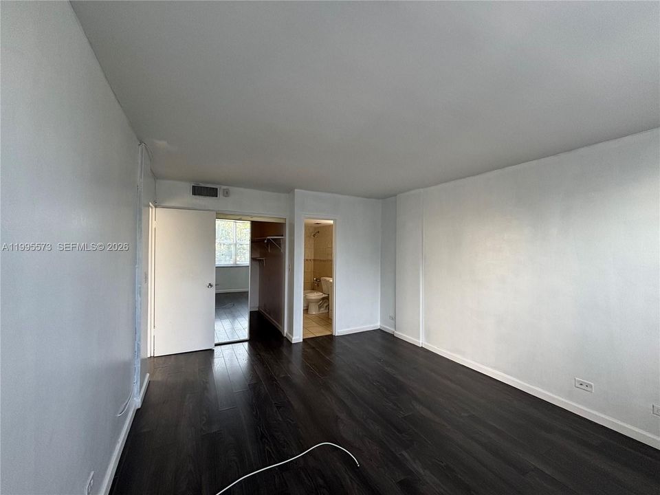 Activo con contrato: $209,000 (2 camas, 2 baños, 1083 Pies cuadrados)