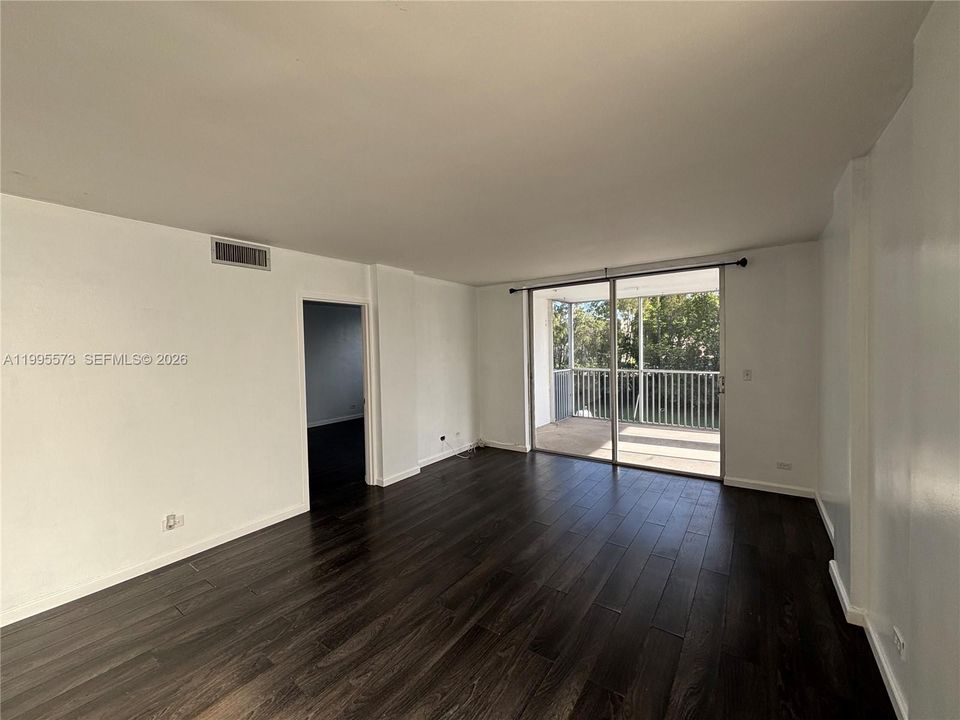 Activo con contrato: $209,000 (2 camas, 2 baños, 1083 Pies cuadrados)