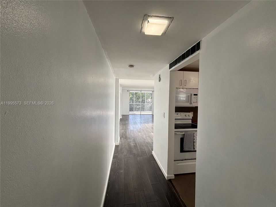 Activo con contrato: $209,000 (2 camas, 2 baños, 1083 Pies cuadrados)