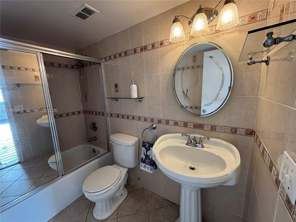 Activo con contrato: $209,000 (2 camas, 2 baños, 1083 Pies cuadrados)