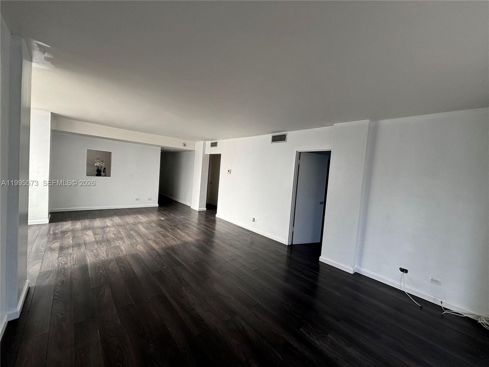 Activo con contrato: $209,000 (2 camas, 2 baños, 1083 Pies cuadrados)