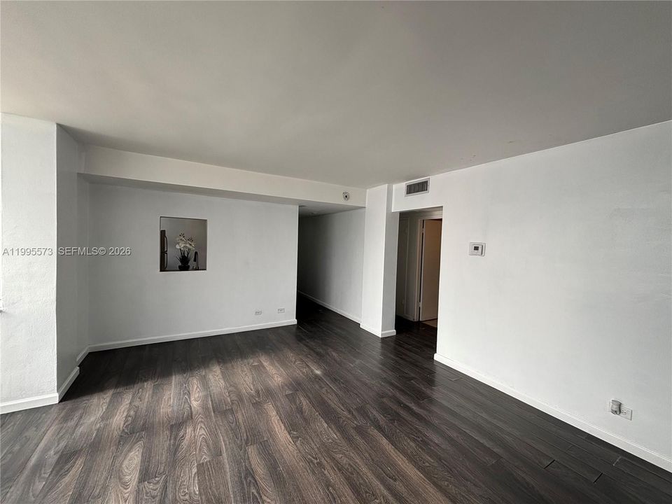 Activo con contrato: $209,000 (2 camas, 2 baños, 1083 Pies cuadrados)
