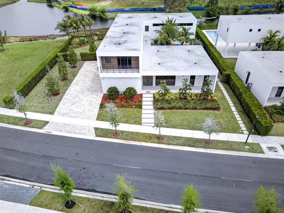 En Venta: $3,199,000 (5 camas, 6 baños, 5368 Pies cuadrados)