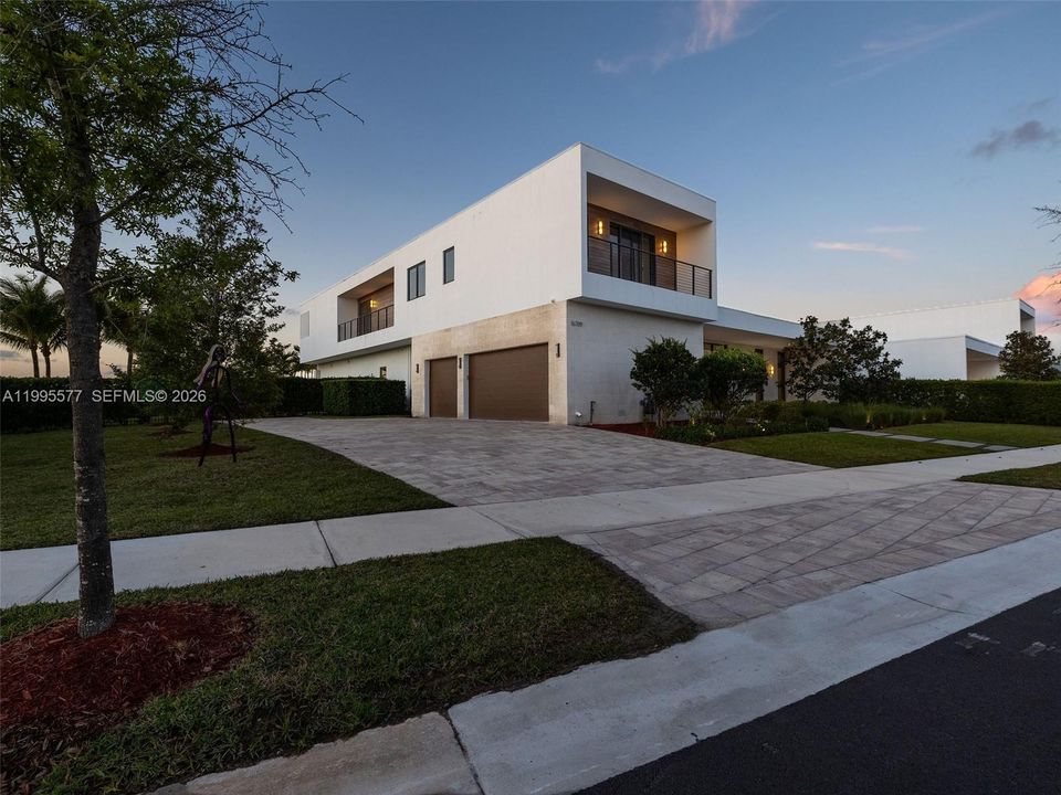 En Venta: $3,199,000 (5 camas, 6 baños, 5368 Pies cuadrados)