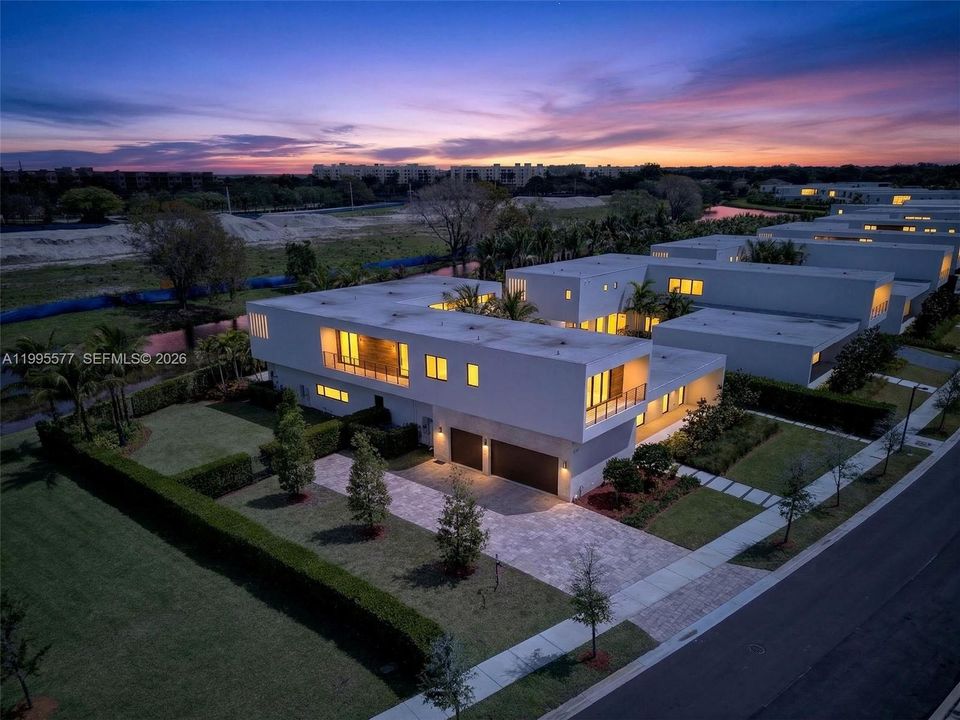 En Venta: $3,199,000 (5 camas, 6 baños, 5368 Pies cuadrados)