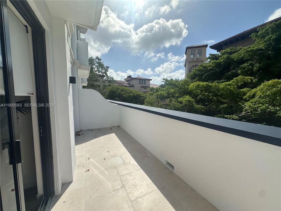 Private/Personal Balcony!