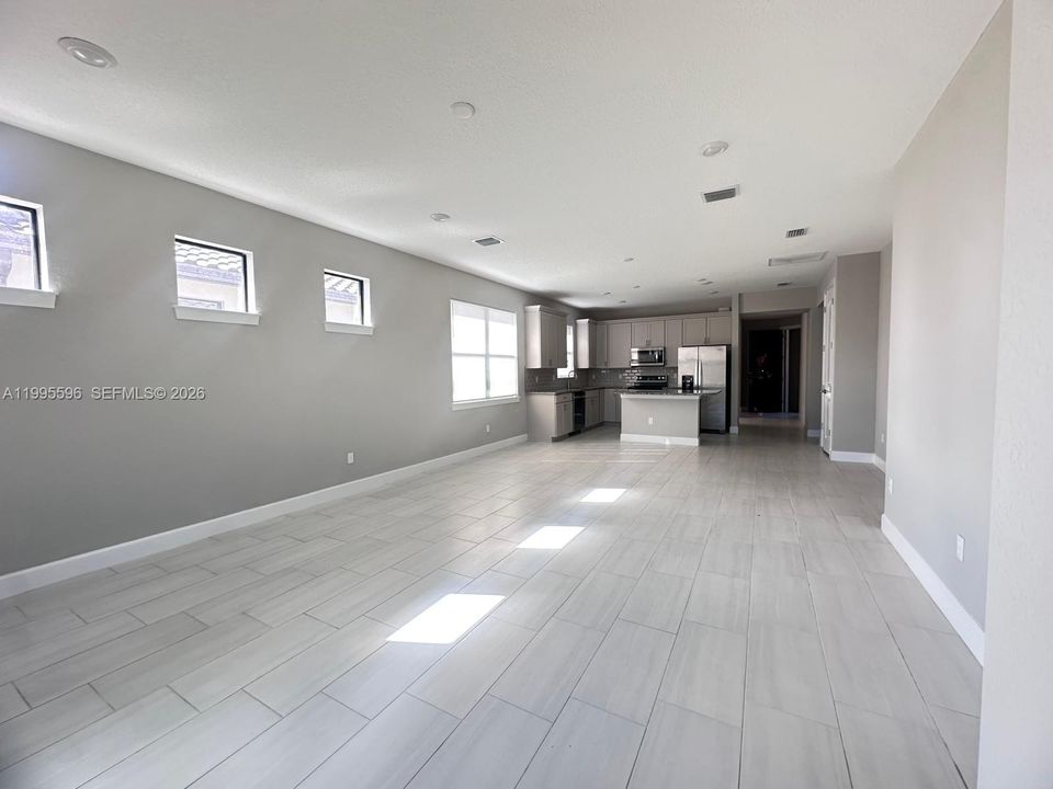 В аренду: $2,550 (2 спален, 2 ванн, 1577 Квадратных фут)