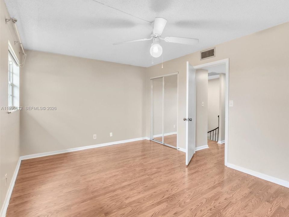 For Sale: $195,000 (2 beds, 1 baths, 1056 Square Feet)