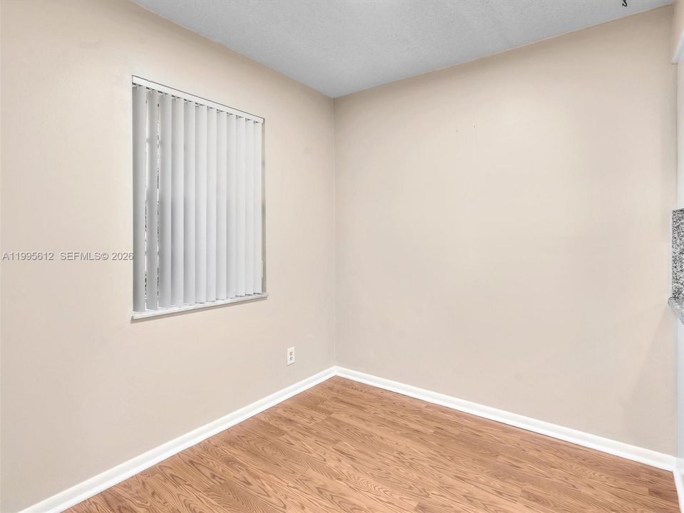 For Sale: $195,000 (2 beds, 1 baths, 1056 Square Feet)