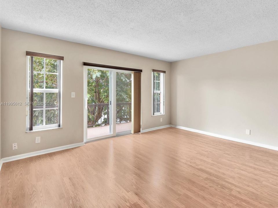 For Sale: $195,000 (2 beds, 1 baths, 1056 Square Feet)