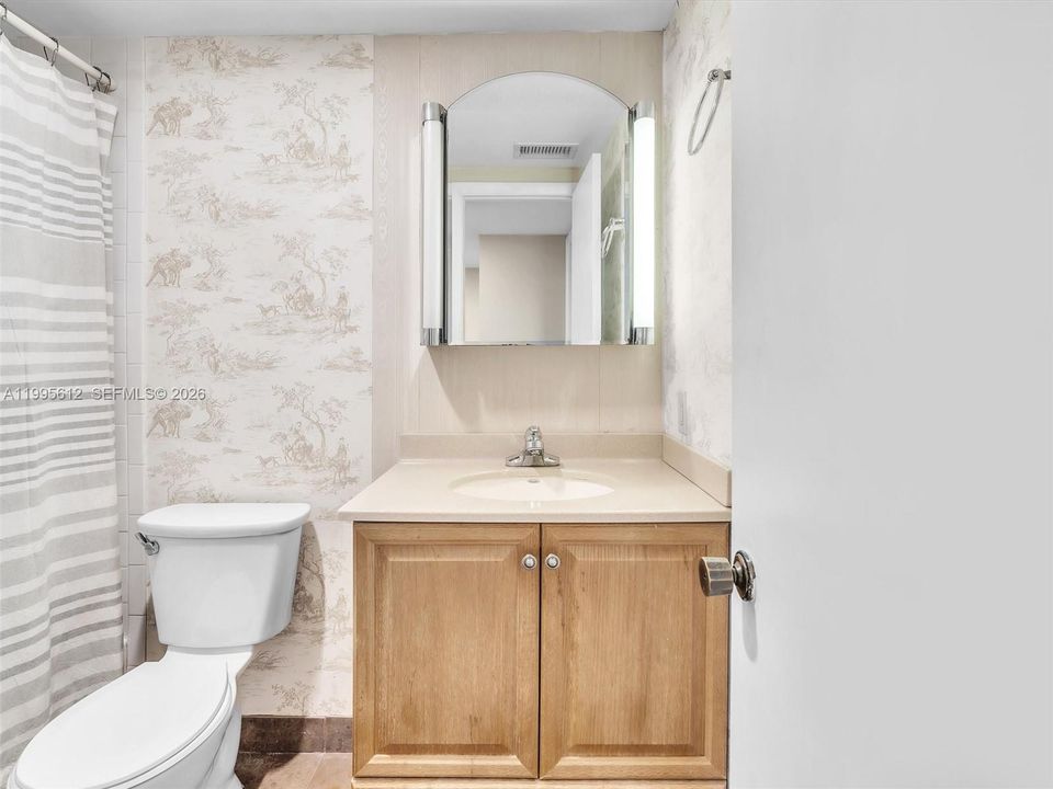 For Sale: $195,000 (2 beds, 1 baths, 1056 Square Feet)
