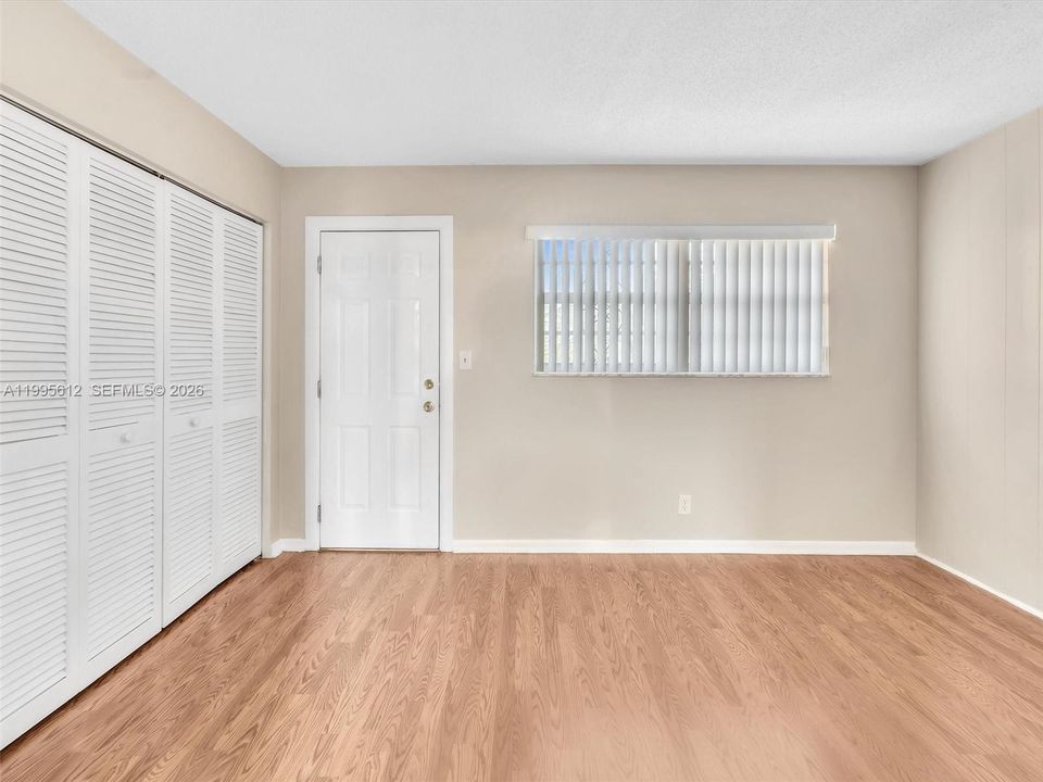 For Sale: $195,000 (2 beds, 1 baths, 1056 Square Feet)