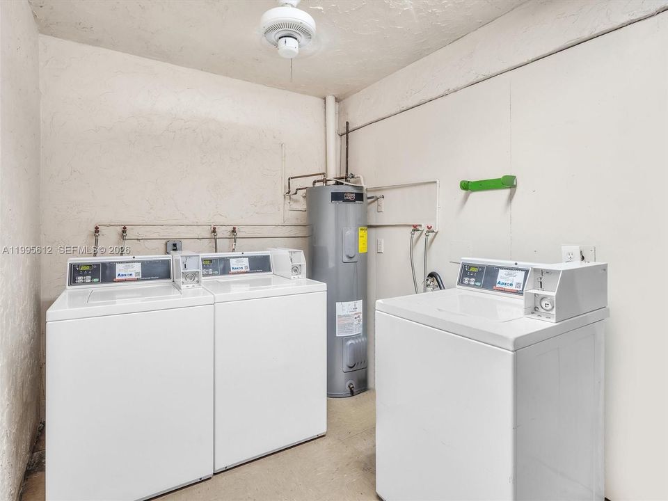 For Sale: $195,000 (2 beds, 1 baths, 1056 Square Feet)