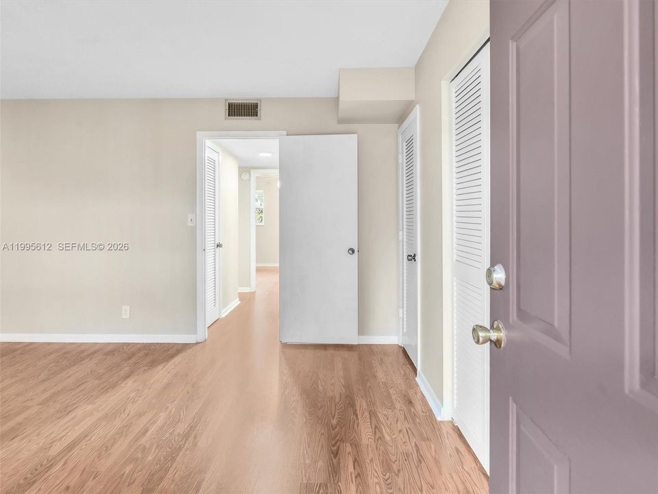 For Sale: $195,000 (2 beds, 1 baths, 1056 Square Feet)