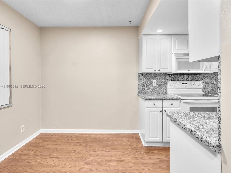 For Sale: $195,000 (2 beds, 1 baths, 1056 Square Feet)