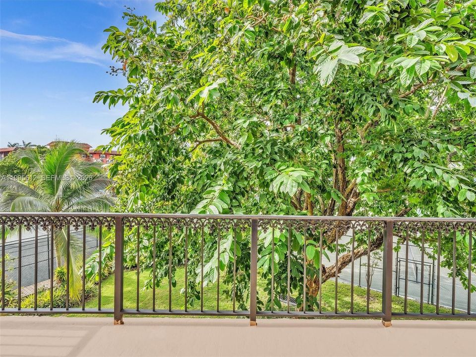 For Sale: $195,000 (2 beds, 1 baths, 1056 Square Feet)