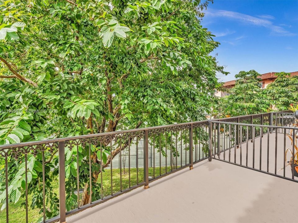 For Sale: $195,000 (2 beds, 1 baths, 1056 Square Feet)