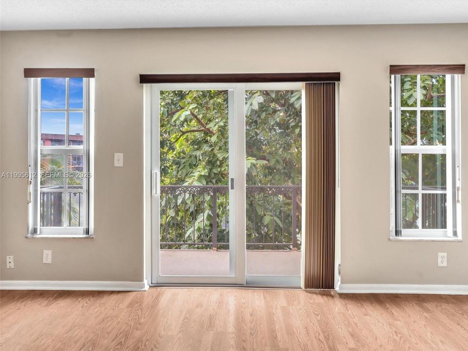 For Sale: $195,000 (2 beds, 1 baths, 1056 Square Feet)
