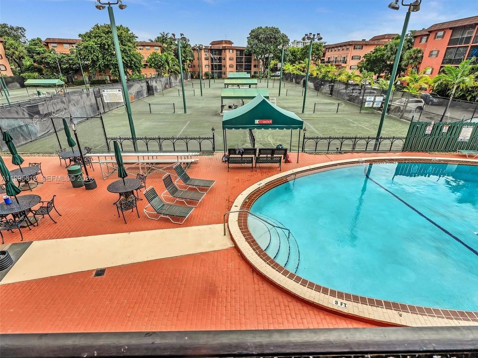 For Sale: $195,000 (2 beds, 1 baths, 1056 Square Feet)
